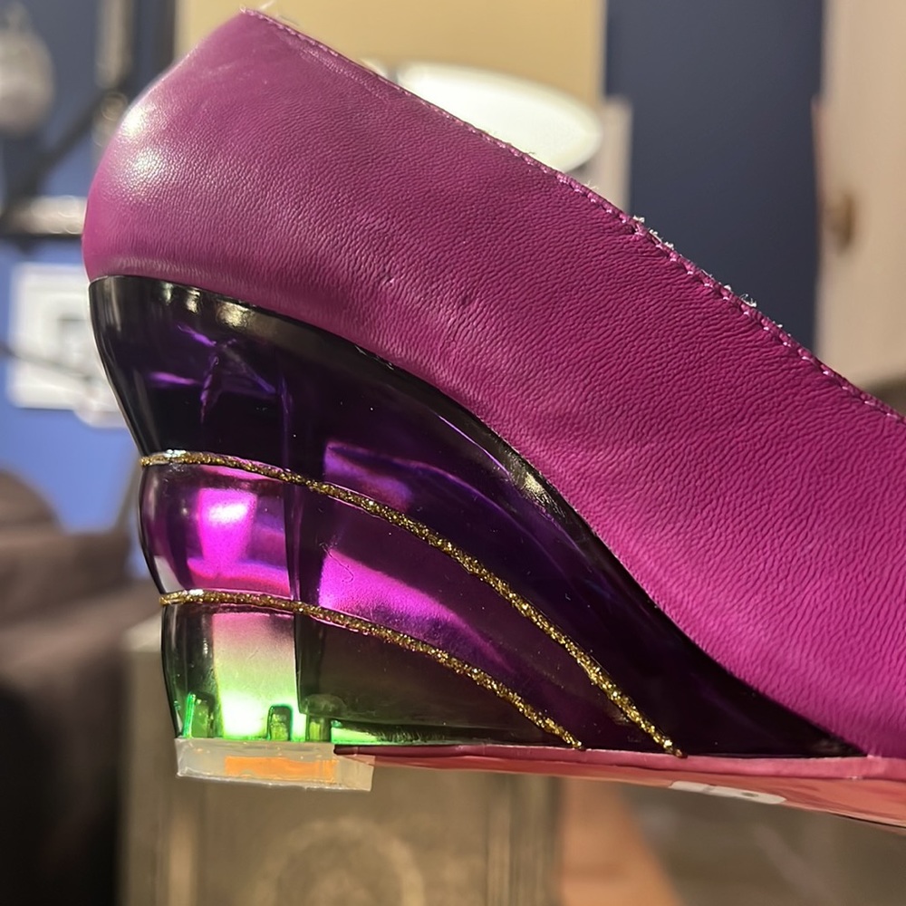 Poetic License London Fuchsia Butterfly Love Lucite Peep Toe Wedges Size 7.5 - Picture 3 of 4